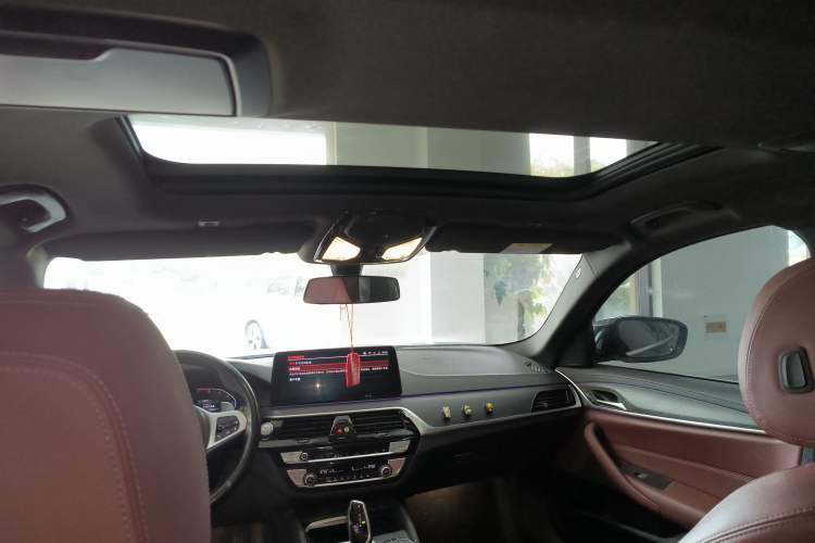 Used BMW 5 Series 2021 Facelifted 530Li Leading Edition M Sport Package