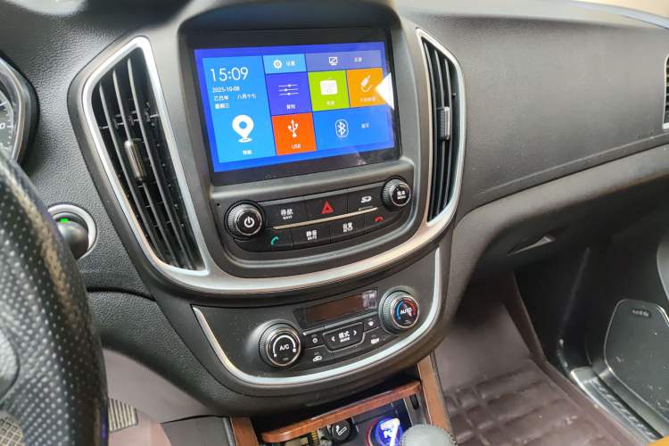 Used Baojun 560 2017 Rhythmic Edition 1.8L iAMT Prestige Model Audio And AC Panel