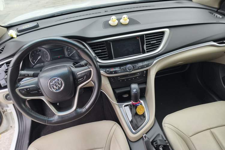 Used Buick GT 2019 15T Dual-Clutch Connected Elite Model China VI Center Console