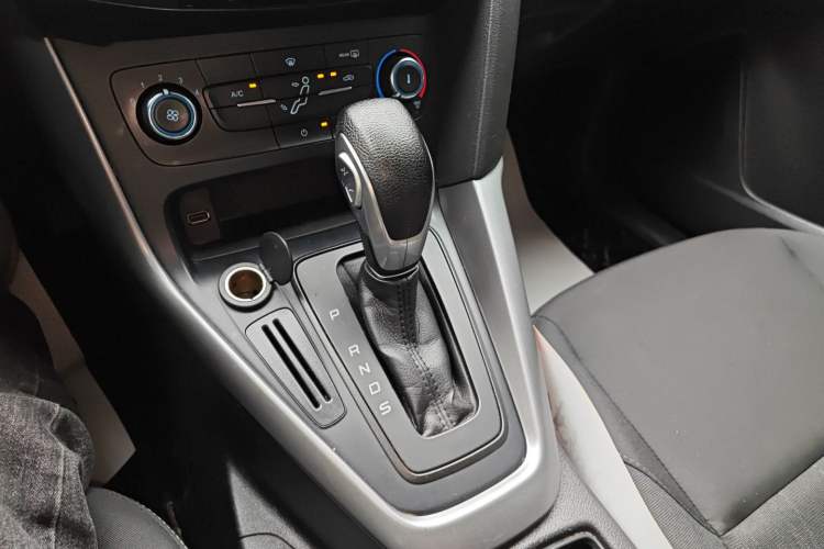 Used Ford Focus 2017 Hatchback 1.6L Automatic Comfort Plus SmartDrive Edition Gear Lever