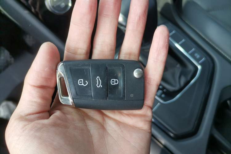 Used Volkswagen Tiguan L 2017 330TSI Automatic Two-Wheel Drive Luxury Edition Interior 1