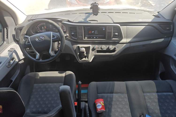 Used SAIC MAXUS Xintu V80 2024 Facelift Aoyuntong 6MT Short Wheelbase Mid-Height Version 147 Ps 5/6 Seats