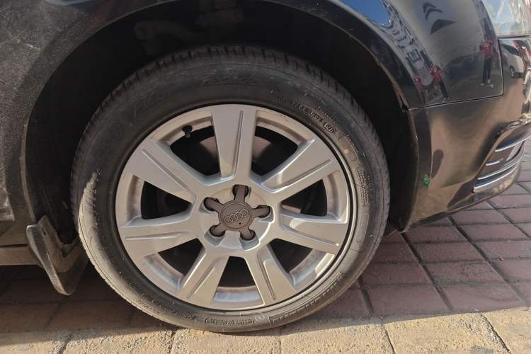 Used Audi A6L 2011 2.4L Comfort Edition Right Front Wheel Hub