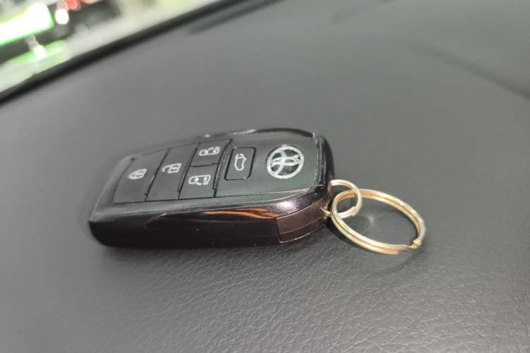 Used Toyota SIENNA 2024 2.5L Hybrid Four-Wheel Drive Prestige Edition Vehicle Key