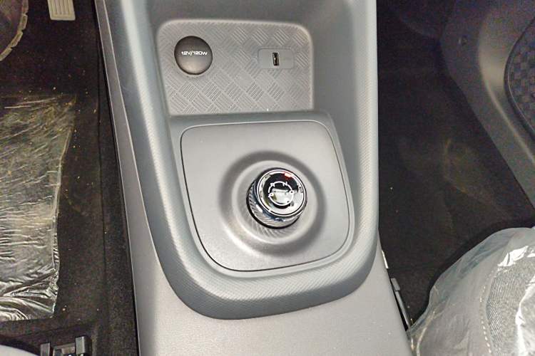 Used Wuling Hongguang New Energy 2024 All-Electric Model 300KM Standard Version Gear Lever