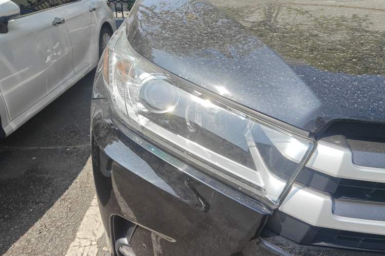 Used Toyota Highlander 2018 2.0T Four-Wheel Drive Prestige Version 7 Seats China VI Standard Right Front Headlight