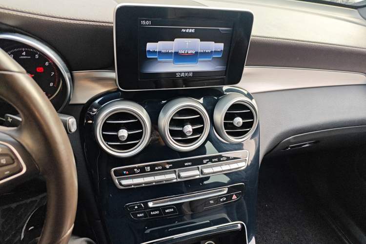 Used Mercedes-Benz GLC 2018 Facelift GLC 200 4MATIC Audio And AC Panel