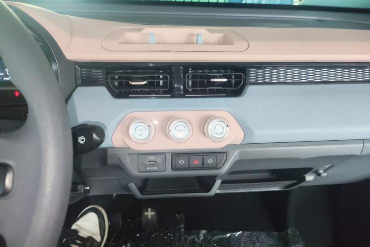 Used Chery QQ Ice Cream 2024 Edition Youth Version 120km Milkshake