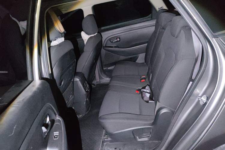 Used Kia Carens 2013 2.0L 7-Seater Automatic Standard Version China IV Standard
