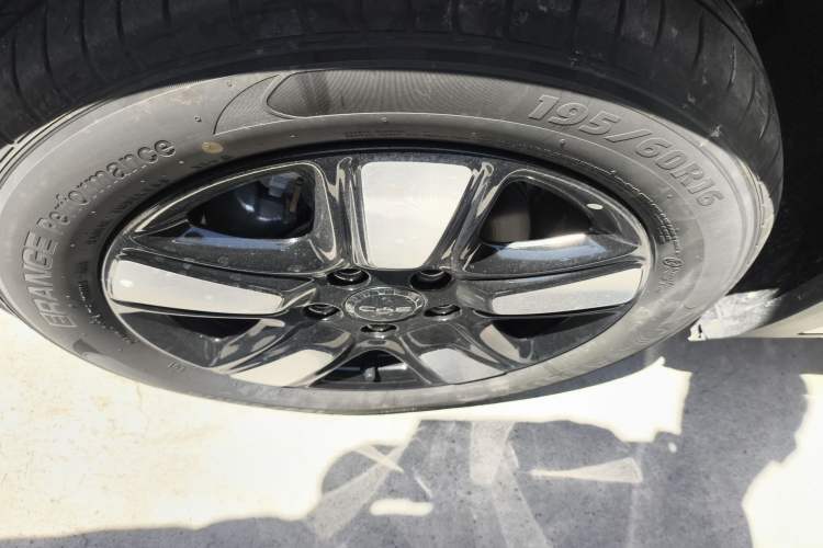 Used BYD Dolphin 2025 Intelligent Driving Version 410 km Fashion Edition Left Front Wheel Hub