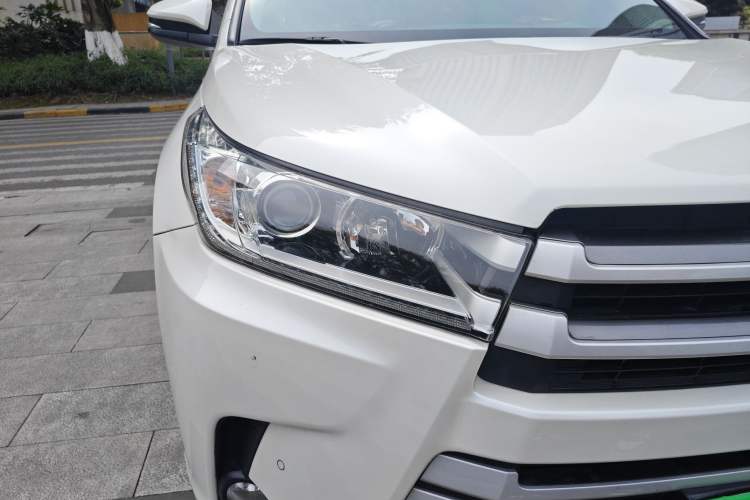 Used Toyota Highlander 2018 2.0T Four-Wheel Drive Luxury Edition 7 Seats China V Emission Standard
