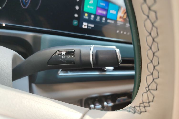 Used ORA Good Cat 2023 401 km Standard Range Premium Version Lithium Iron Phosphate Gear Lever