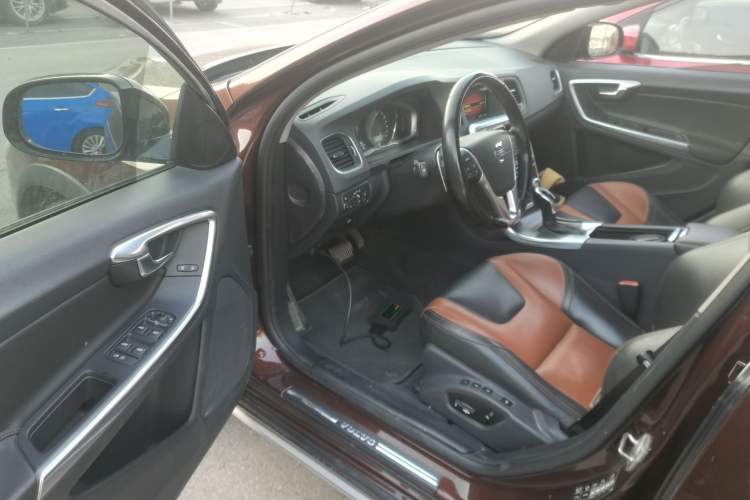 Used Volvo V60 2016 Cross Country T6 AWD
