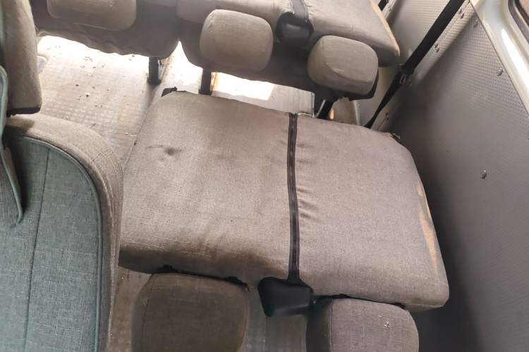 Used SAIC MAXUS Xintu V80 2023 2.0T Manual Classic Aoyuntong Long Wheelbase Mid-Height 6/7/8/9-Seater
