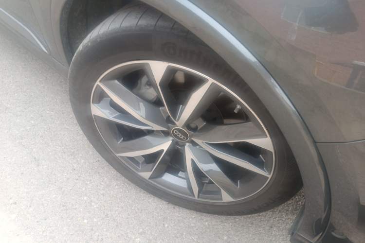 Used Audi Q7 2023 55 TFSI quattro S line Sport Edition Right Front Wheel Hub