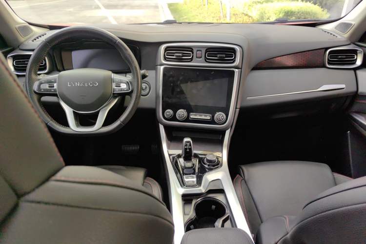 Used Lynk & Co 01 2019 2.0T Four-Wheel Drive Genie Pro Version China VI Standard Center Console