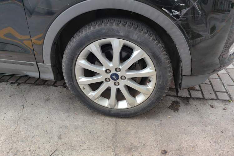 Used Ford Kuga 2015 1.5L GTDi Two-Wheel-Drive Comfort Model Right Front Wheel Hub