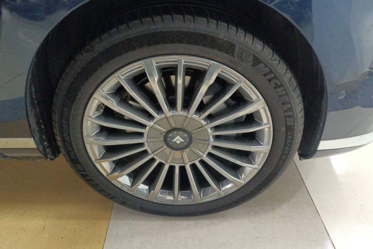Used Hyptec HL 2025 700 Ultra Six-Seater All-Wheel-Drive LiDAR Version Right Rear Wheel Hub