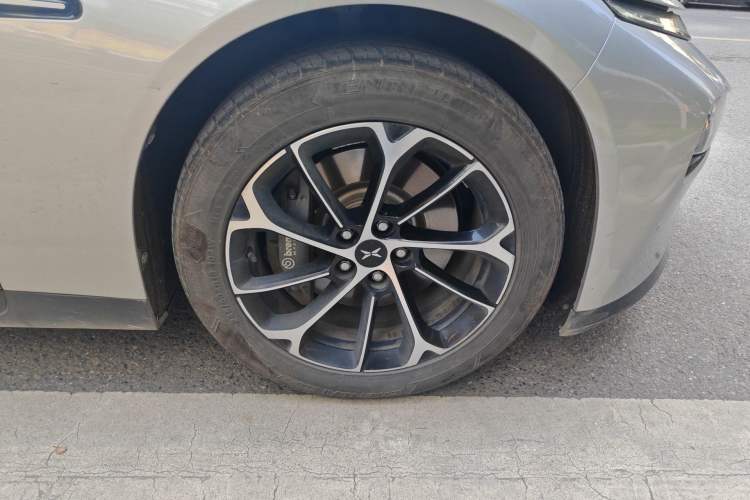 Used XPeng P7 2021 670G Right Front Wheel Hub