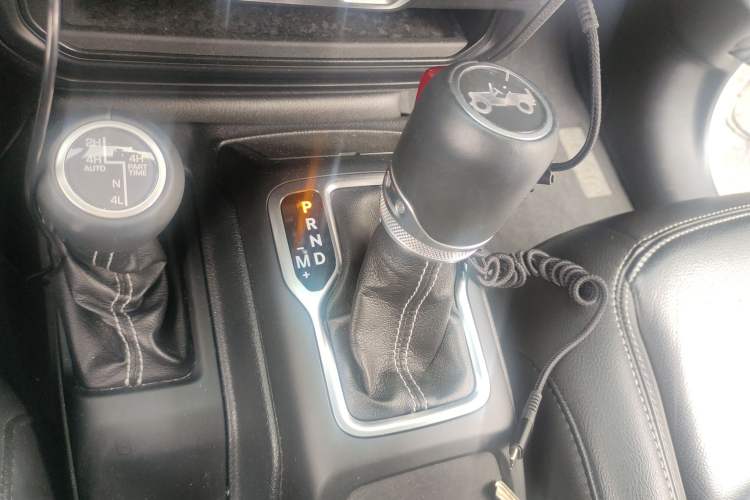 Used Jeep Wrangler 2019 2.0T Sahara Four-Door Version China VI Emission Standard