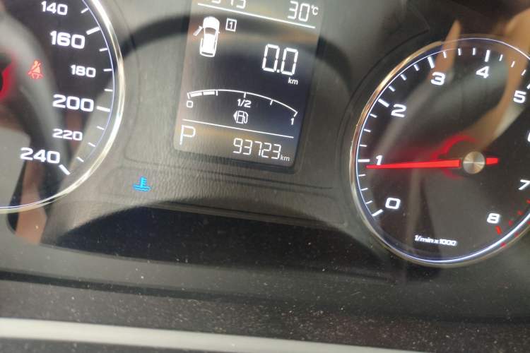 Used Roewe RX5 2018 20T Two-Wheel Drive Automatic Internet Smart Edition Odometer Close Up