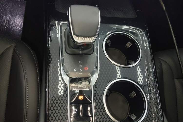 Used Hongqi HS3 2023 1.5T Two-Wheel Drive Shanwei Edition Gear Lever