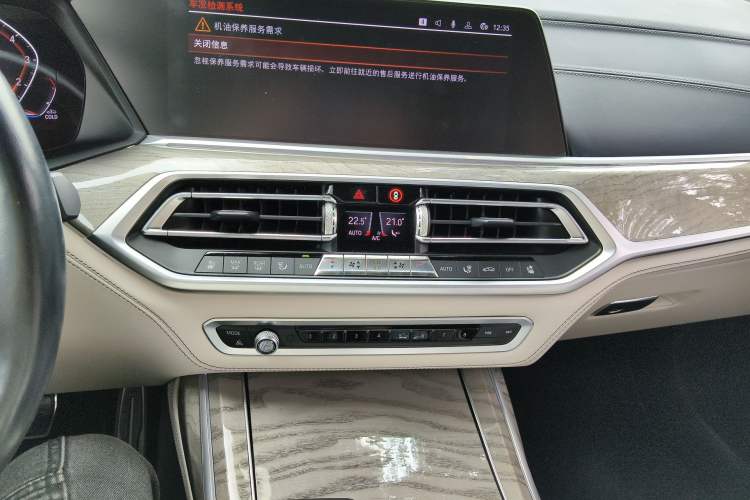 Used BMW X7 2020 xDrive40i Luxury Package with Leading Features Audio And AC Panel