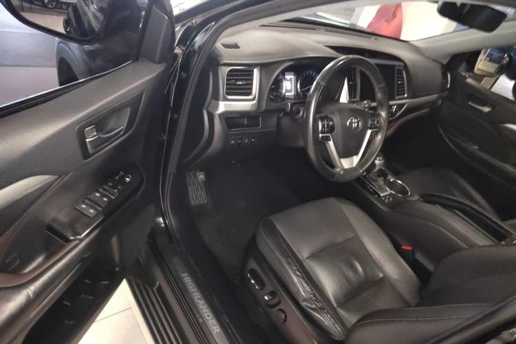 Used Toyota Highlander 2018 2.0T Four-Wheel Drive Prestige Version 7 Seats China V Emission Standard Driver Seat