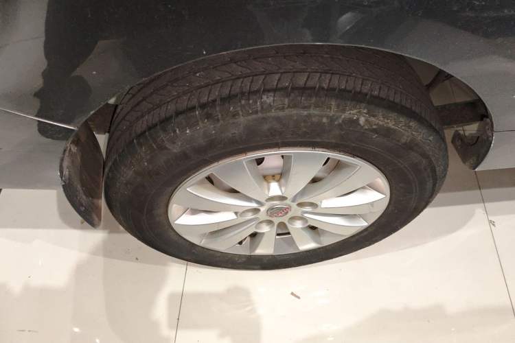 Used Jinbei Gold Hiace 2023 1.5L Passenger Vehicle Engineering Lion 5/6/7 Seater