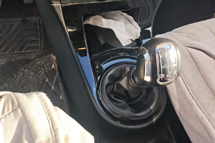 Used Citroen C-Quatre 2016 Classic Sedan 1.6L Manual - Premium Version Gear Lever