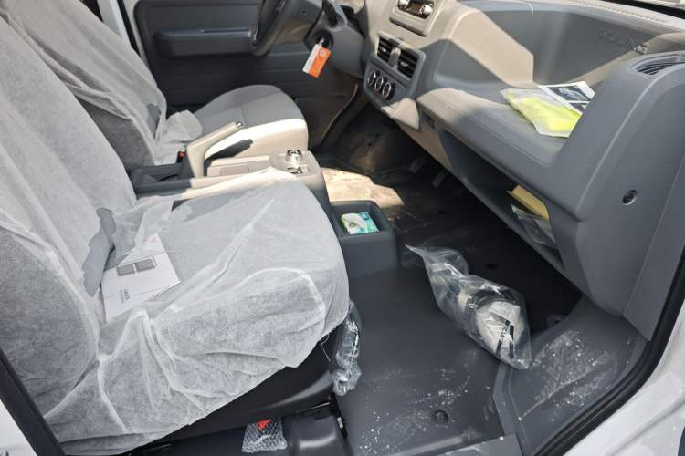 Used Wuling Yangguang 2025 Model 400km Bus Edition—Comfort Edition