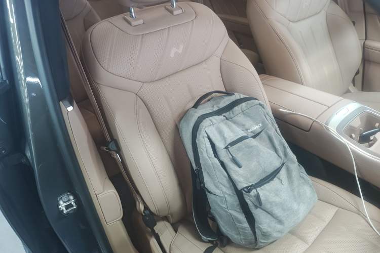 Used ONVO Luxeed L90 2025 Model—Ultra Six-Seater Version Right Front Seat