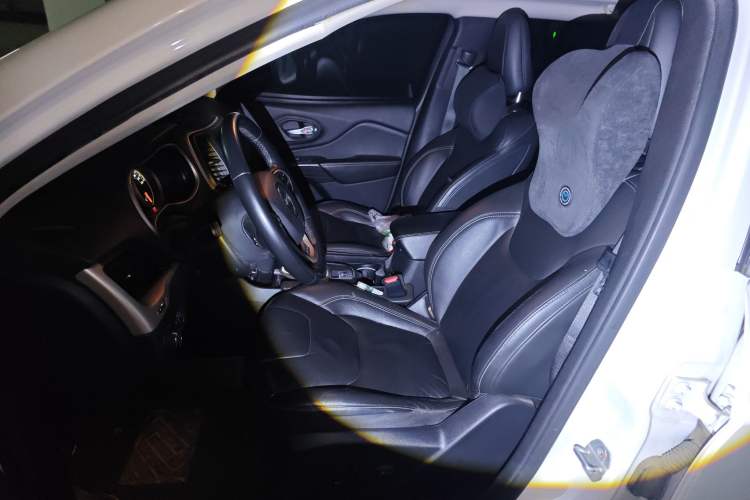 Used Jeep Cherokee 2017 2.4L Leading Smart Edition
