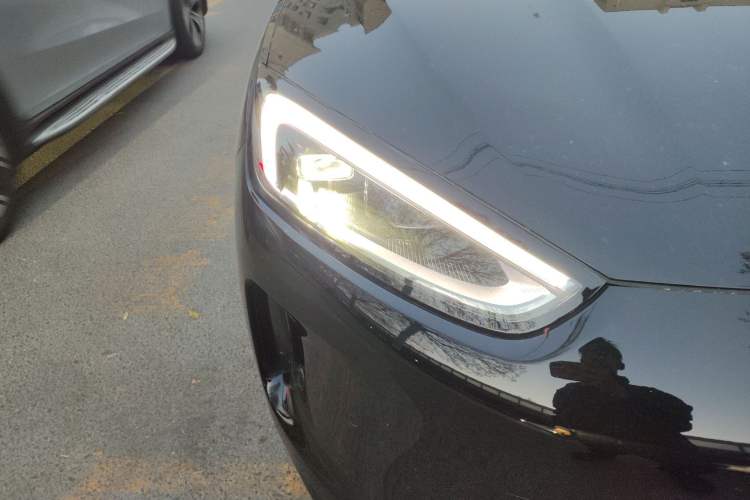 Used Hima AITO M5 2024 Extended-Range Max RS Four-Wheel Drive Advanced Intelligent Driving Version Right Front Headlight