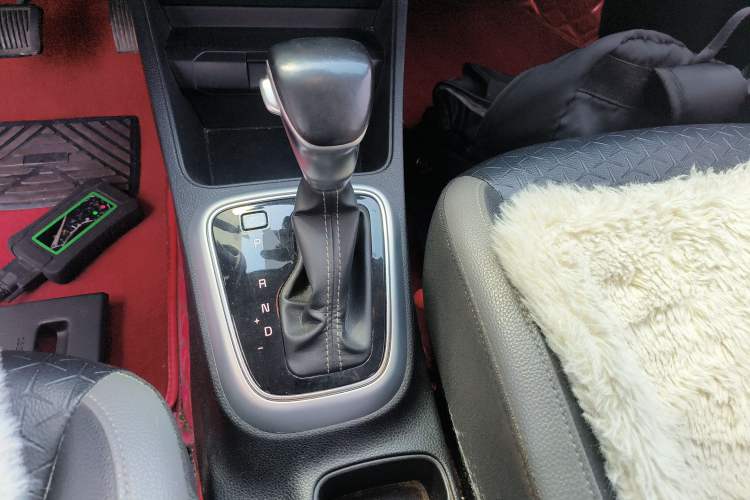 Used Kia kx1 Stonic 2019 1.4L Automatic Sport Edition China VI Gear Lever