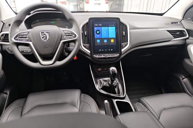 Used Baojun 530 2021 Global Car Anniversary Edition 1.5T Manual Luxury Model 6 Seats Center Console