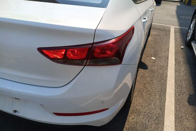 Used Hyundai Verna (new generation) 2016 1.4L Manual Cool Edition GLS Right Rear Taillight