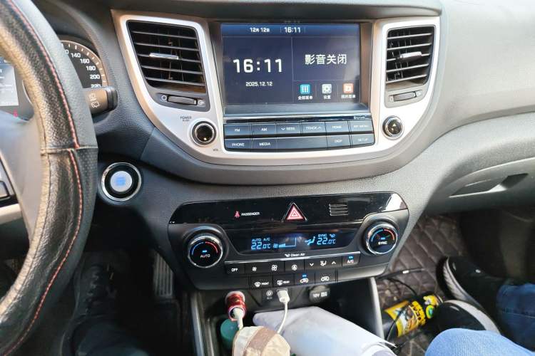 Used Hyundai Tucson 2015 1.6T Dual-Clutch Two-Wheel-Drive Smart Model Audio And AC Panel