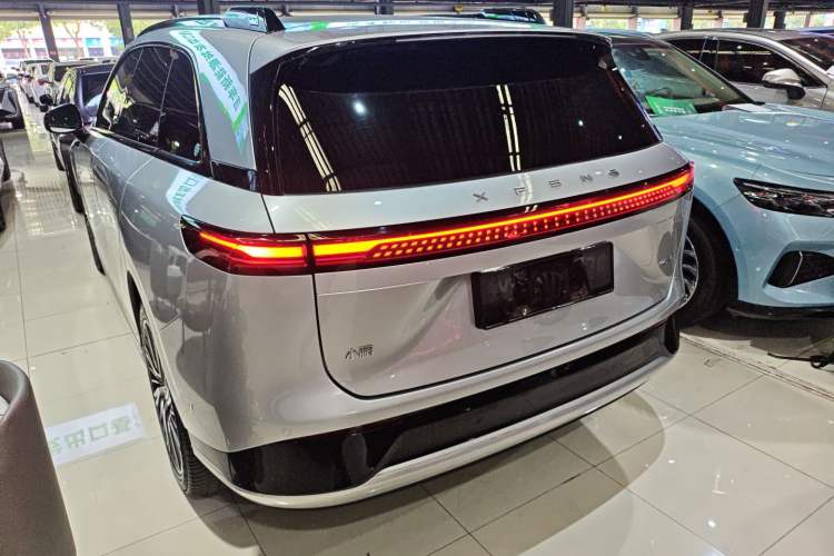 Used XPeng G9 2022 570 Max Rear Left 45 Deg