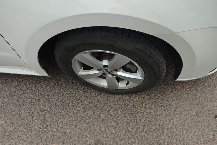 Used Volkswagen Lavida 2019 Lavida Start 1.5L Automatic Trendy Version China VI Standard Right Front Wheel Hub