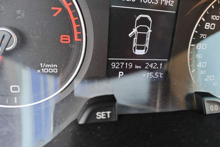 Used Audi A4L 2016 35 TFSI Collector's Edition Automatic Standard Model Odometer Close Up