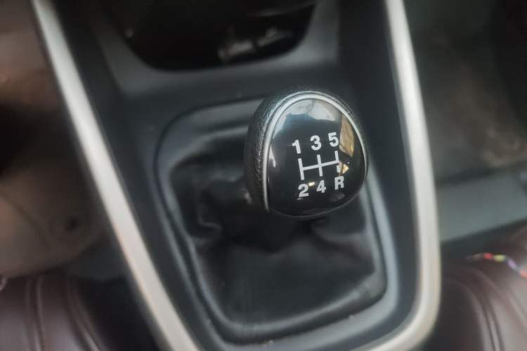 Used Ford Escort 2015 1.5L Manual Comfort Model Gear Lever