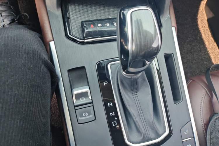 Used Wey VV5 2017 2.0T Flagship Edition Gear Lever