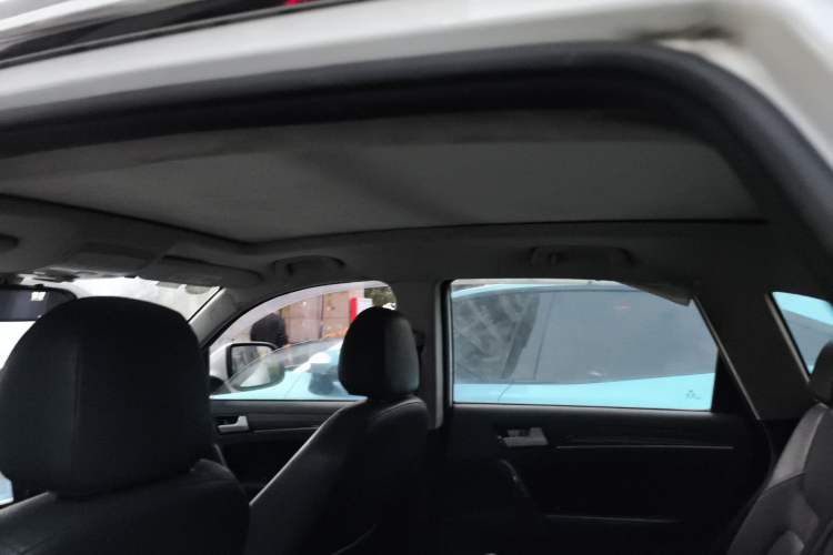 Used Zotye T600 2014 1.5T Manual Luxury Model Headliner