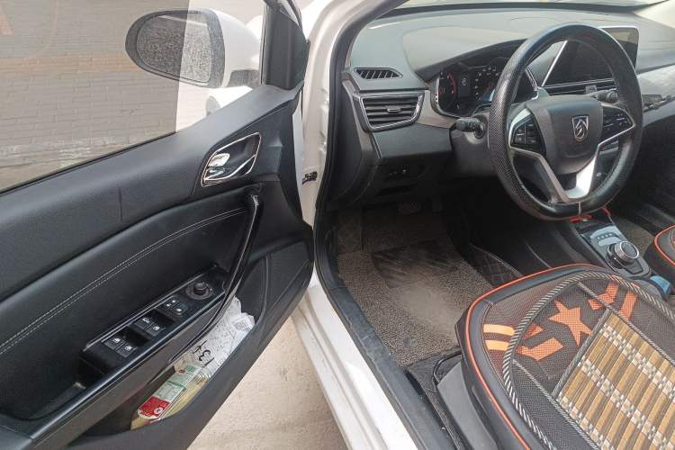 Used Baojun 310W 2018 1.5L Automatic Luxury Version China V Driver Seat