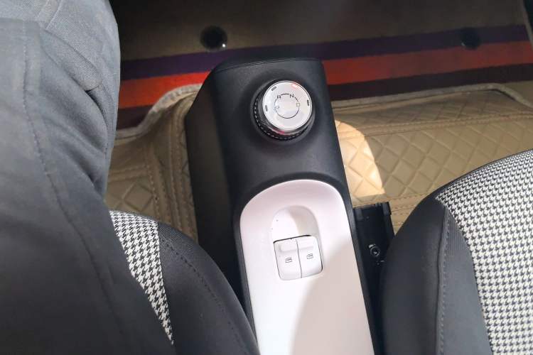 Used Wuling Hongguang MINIEV 2024 3rd Generation 215km Youth Edition Gear Lever