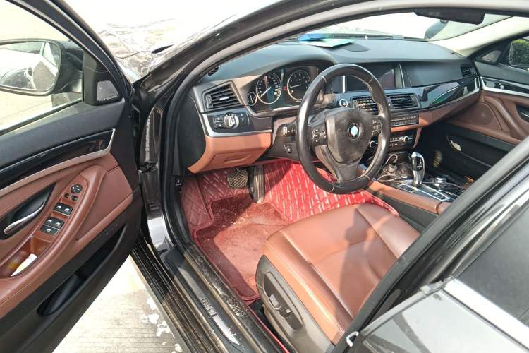 Used BMW 5 Series 2014 520Li Elegant Model
