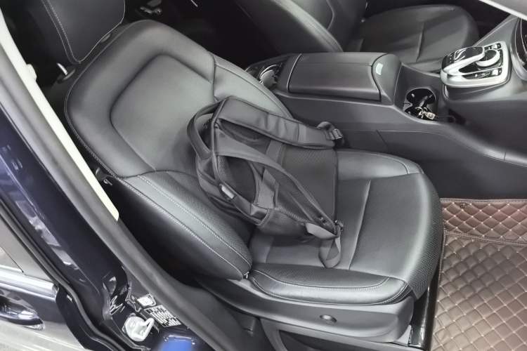 Used Mercedes-Benz V-Class 2017 V 260 L Prestige Extended Edition Right Front Seat