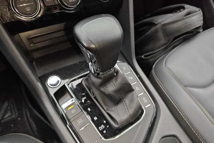 Used Volkswagen Tiguan L 2021 330TSI Automatic Two-Wheel Drive R-Line Enhanced Edition Gear Lever