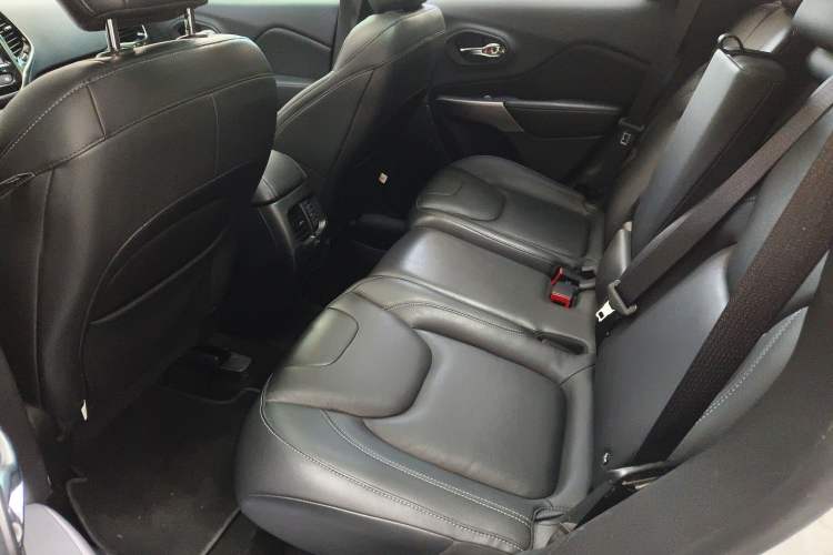 Used Jeep Cherokee 2020 2.0L Two-Wheel Drive Safety Upgrade Edition
